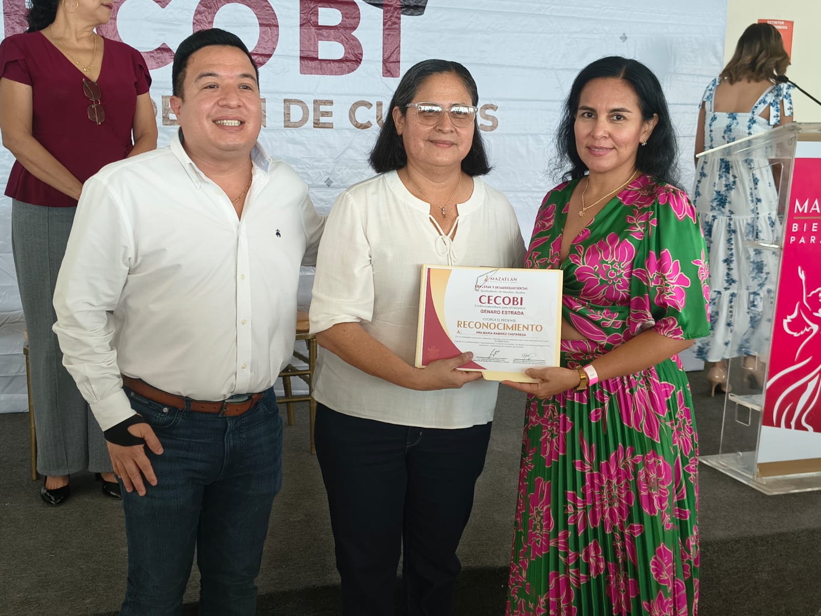 Ceremonia de clausura para los graduados de los cursos de Cecobi en Mazatlán