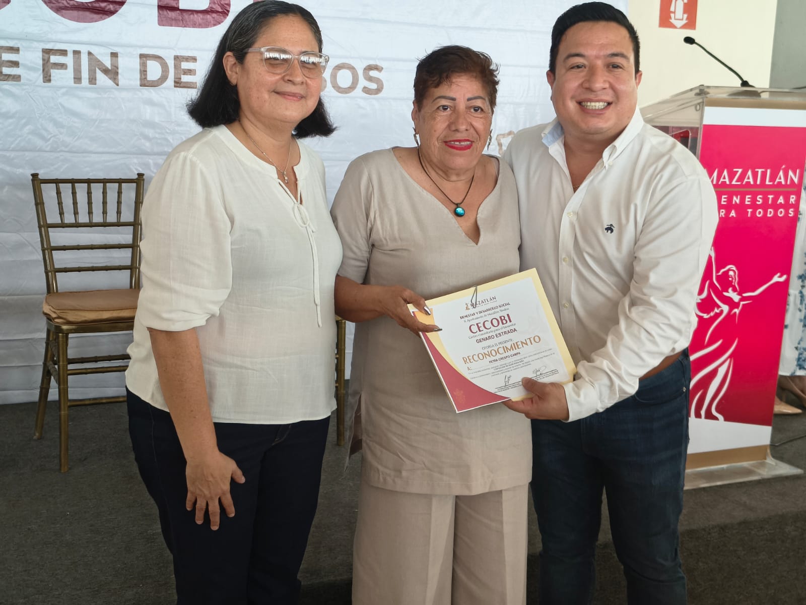 Ceremonia de clausura para los graduados de los cursos de Cecobi en Mazatlán