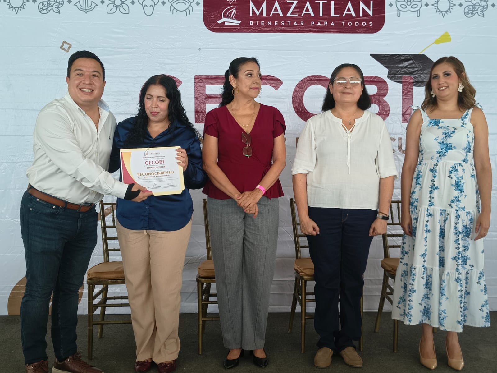 Ceremonia de clausura para los graduados de los cursos de Cecobi en Mazatlán