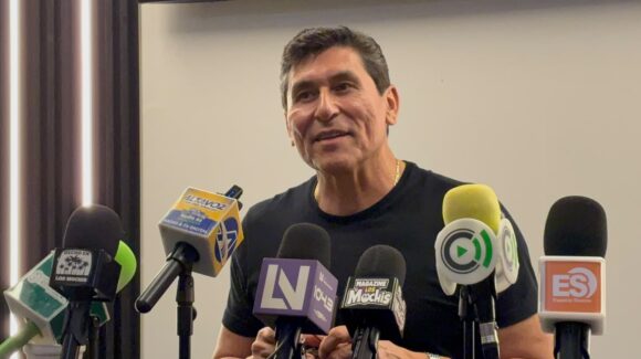 César Lozano cuestiona si los mexicanos son felices y respalda regular celulares en escuelas