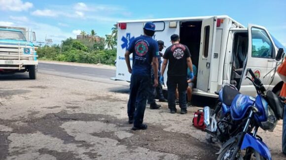 Choque en El Pozole, en Villa Unión, Mazatlán, moviliza a Bomberos Veteranos; no hubo traslado al hospital