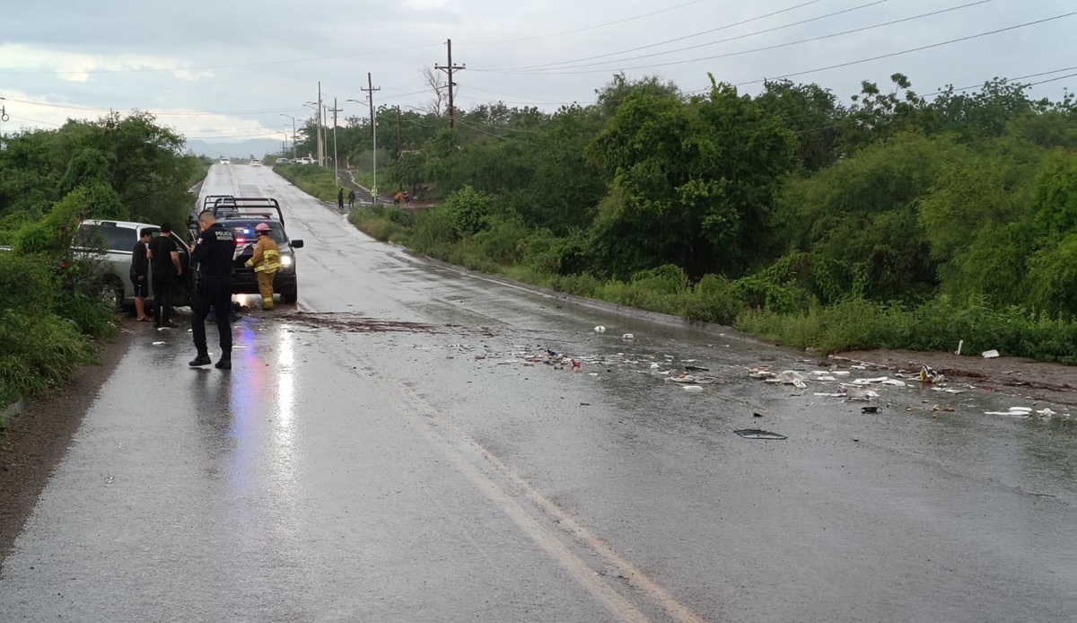 Choque entre camionetas en carretera Guamúchil-Mocorito