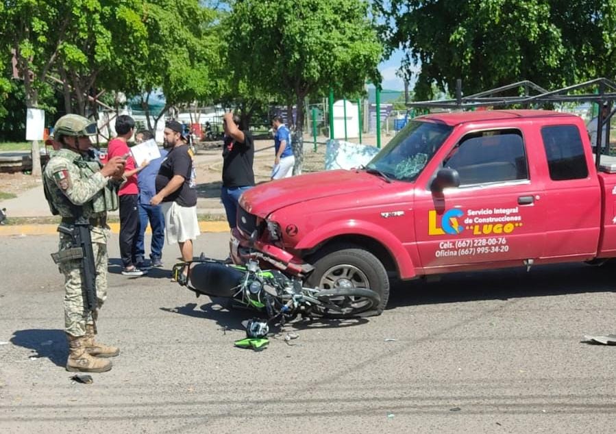 Choque entre motociclista y automovilista en Prados del Sur, Culiacán