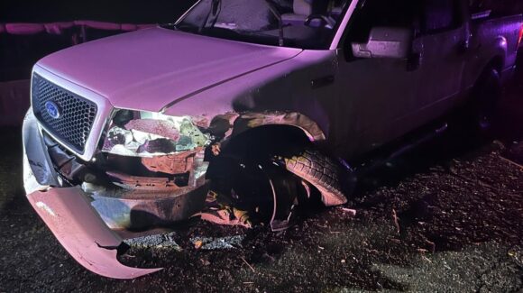 Choque entre una camioneta y un automóvil deja solo daños materiales en Guasave, Sinaloa