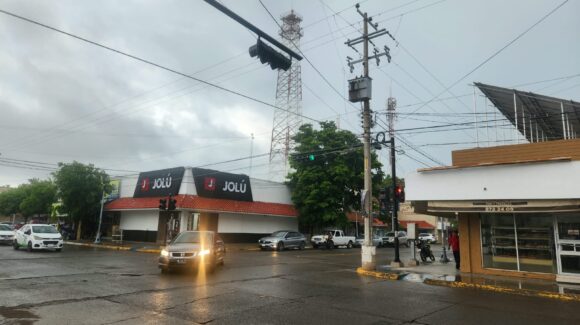 Sábado de tormenta en Guasave: se registran fuertes lluvias