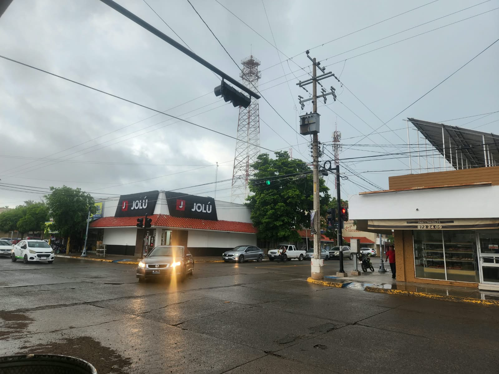 Se registran fuertes lluvias en Guasave