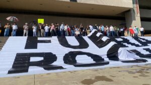 ciudadanos se manifiestan en palacio de gobierno en culiacan sinaloa