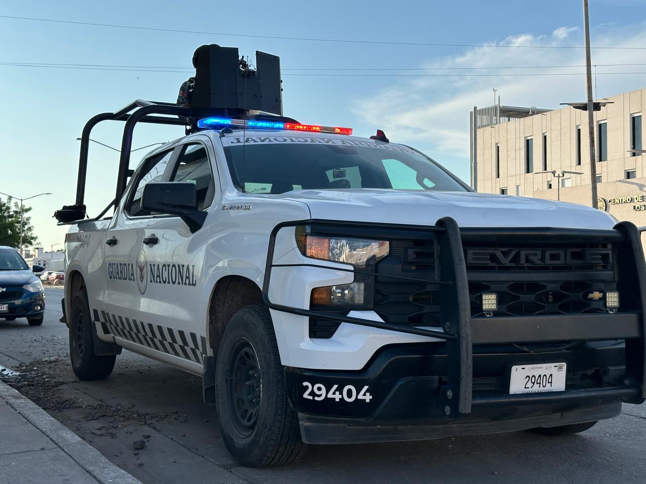 Civiles armados son trasladados al Centro de Justicia Penal Federal en Los Mochis tras enfrentamiento con GN