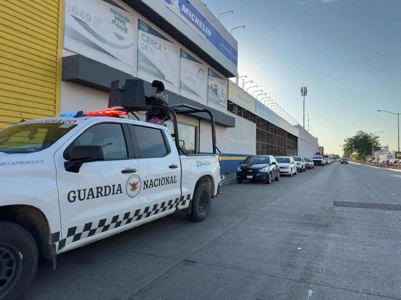 Civiles armados son trasladados al Centro de Justicia Penal Federal en Los Mochis tras enfrentamiento con GN