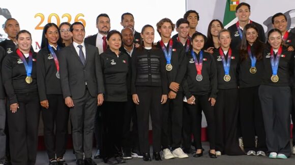 Tras récord en medallas en Centroamericanos, Sheinbaum anuncia aumento en becas para deportistas de alto rendimiento