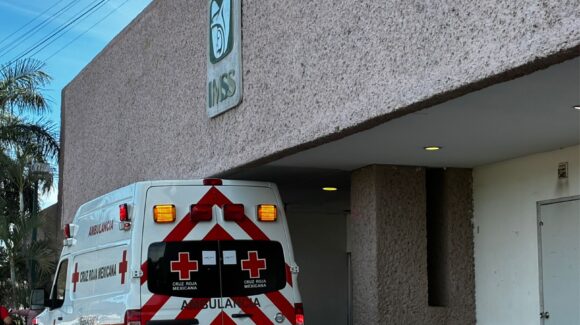 Adulto mayor pierde la vida en un hospital tras sufrir un accidente en motocicleta en Juan José Ríos, Sinaloa