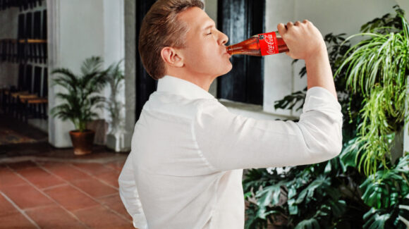 Luis Miguel y Coca-Cola celebran 100 años junto a México para recordar que la fórmula es estar siempre juntos