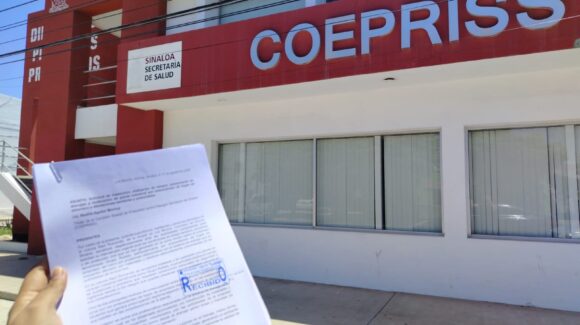 Exigen vecinas de la Raúl Romanillo en Los Mochis reubicación de congeladora por fugas de amoníaco