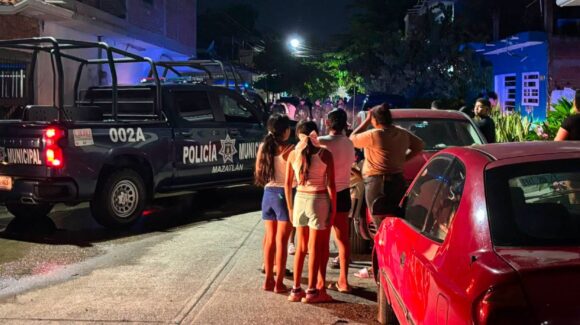 Cohetones y artefactos con pólvora están provocando falsas alarmas de disparos y explosiones en Mazatlán: Secretario