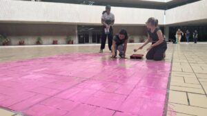 colectivos feministas protestan en palacio de gobierno por alza de feminicidios en sinaloa pintan