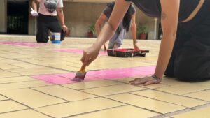 colectivos feministas protestan en palacio de gobierno por alza de feminicidios en sinaloa pintura