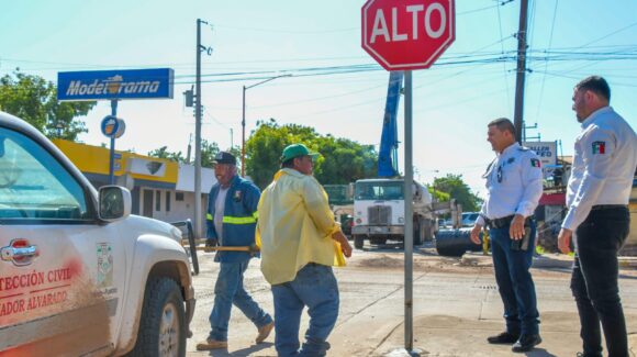 Refuerzan seguridad vial con rehabilitación e instalación de señalamientos en Guamúchil, Sinaloa