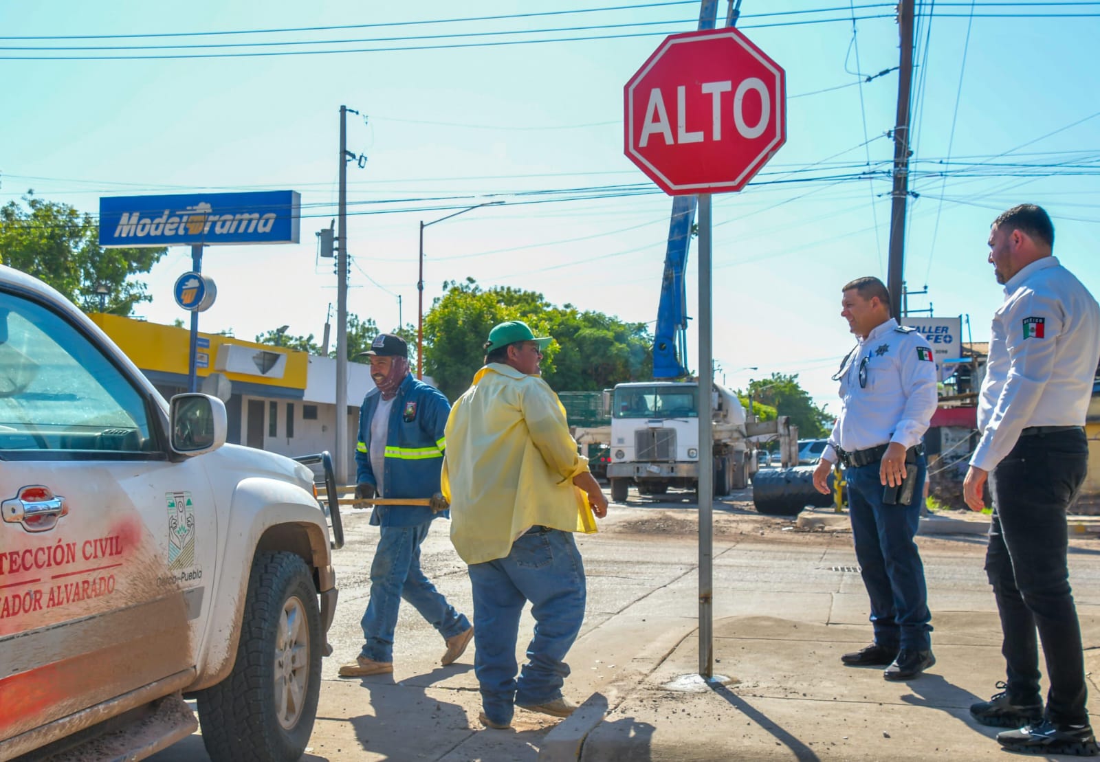 Colocan señalización en Salvador Alvarado