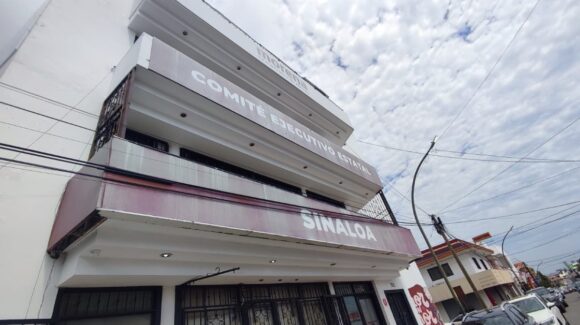 ¡Hay encerrona! Llega Mier a Culiacán, Sinaloa, y se reúne con aspirantes del proceso interno de Morena