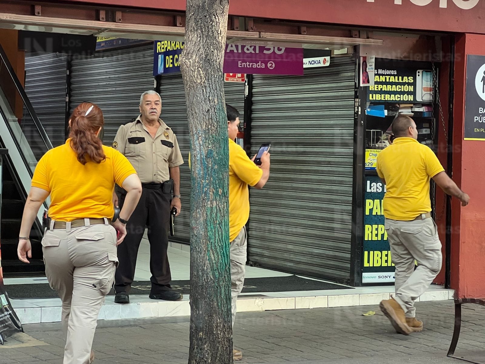 Evacuan la plaza de la mujer y de la tecnología en el Centro de Culiacán tras conato de incendio