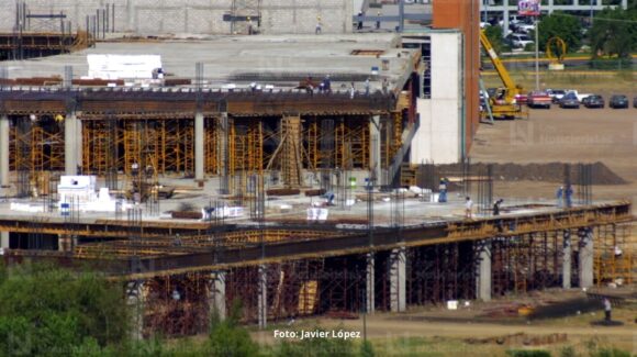 La construcción de plaza Forum Culiacán