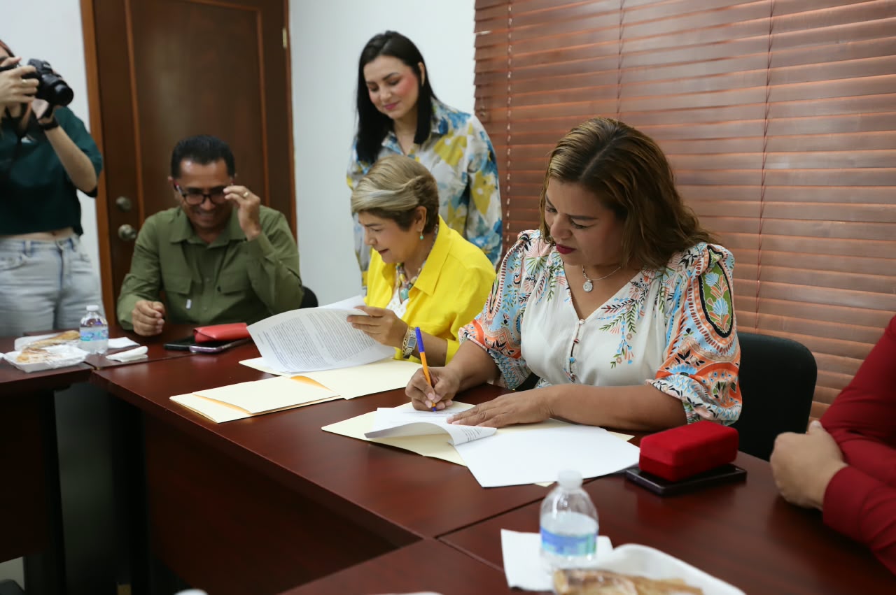 Guasave y Juan José Ríos formalizan acuerdo para garantizar agua potable a Cerro Cabezón y Bachoco