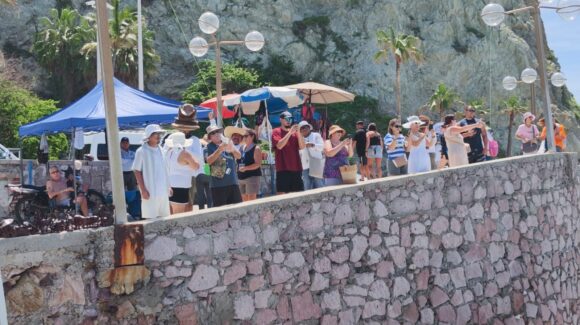 Mazatlán, Sinaloa, recibe a más de 3 mil 400 personas a bordo del “Navigator Of The Seas