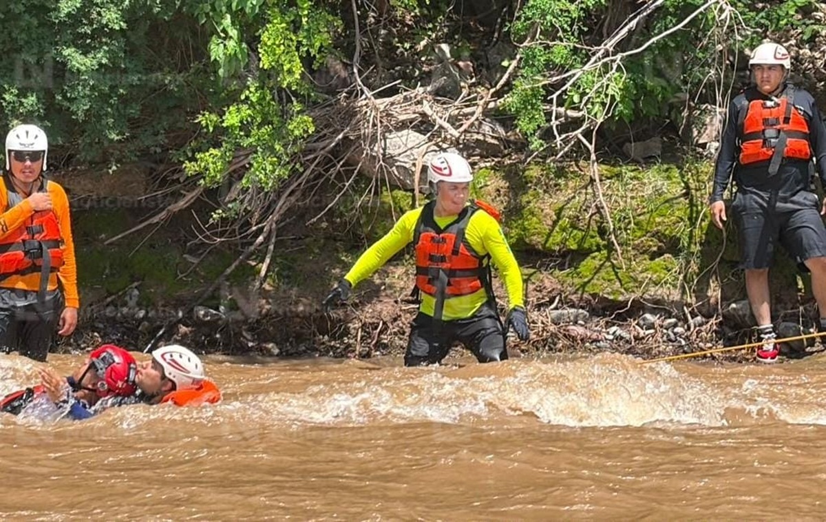 Curso de rescate en aguas peligrosas de Bomberos de Culiacán