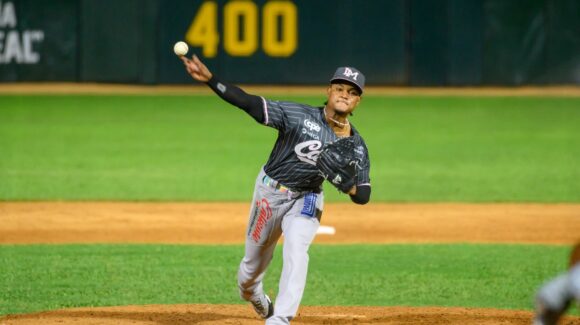 ¡Más poder para el bullpen! Danis Correa regresa con los Cañeros de Los Mochis