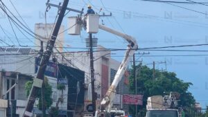 daños a un poste de la cfe tras choque en culiacan arregan