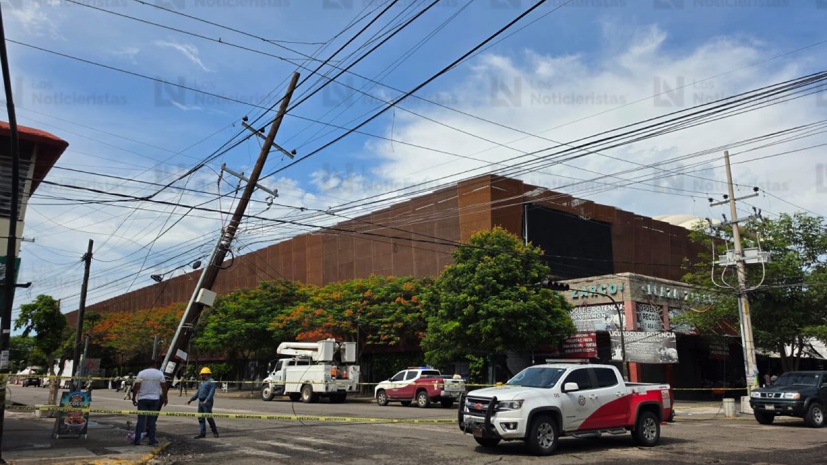 daños a un poste de la cfe tras choque en culiacan lugar