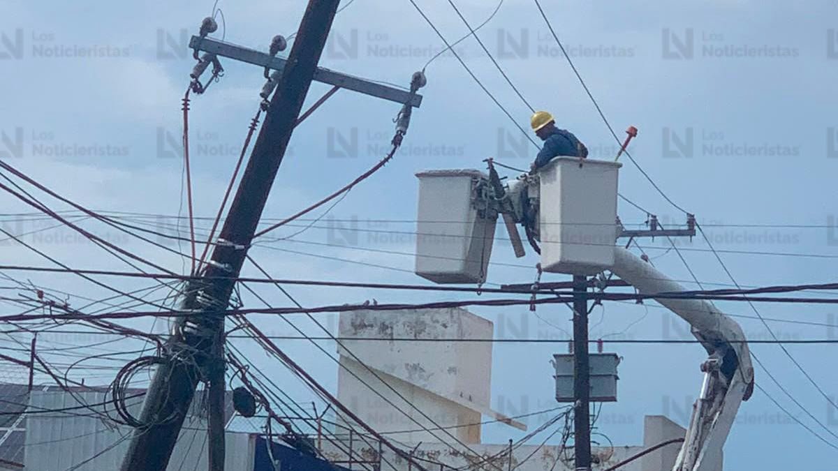 daños a un poste de la cfe tras choque en culiacan luz