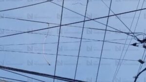 daños a un poste de la cfe tras choque en culiacan sin