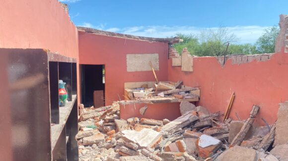 Descarta Protección Civil que rayo causara derrumbe de casa en Estación Naranjo, Sinaloa Municipio