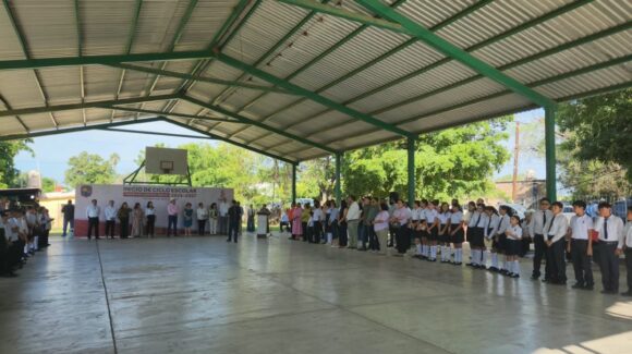 Desde Casa Blanca Guasave, arranca oficialmente el ciclo escolar 2026-2027; suspenden clases por falta de luz