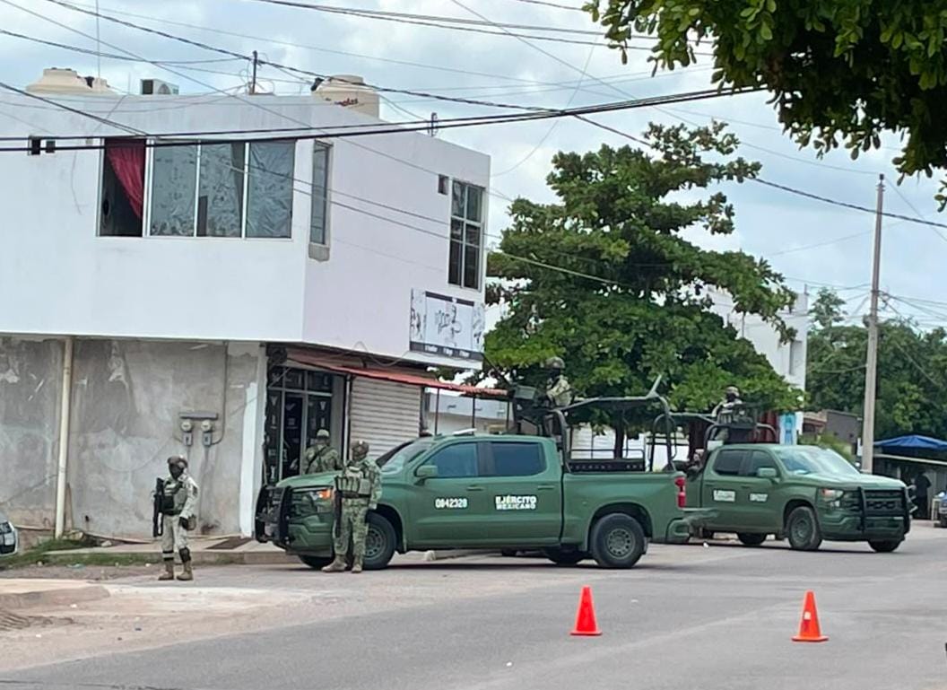 Militares despliegan operativo en inmueble señalado por presunta venta de droga en Guamúchil