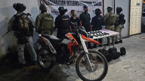 Detienen a dos hombres con fusiles, droga y equipo táctico durante operativo en Concordia, Sinaloa