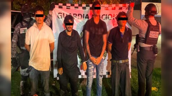 ¡Iban armados hasta los dientes!; este es el arsenal que traían los detenidos en Los Mochis, tras balacera con GN