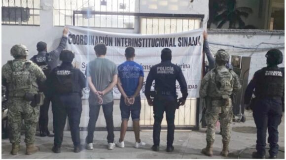 Detienen en Mazatlán, Sinaloa, a dos hombres tras presunto robo armado de una motocicleta