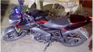 detienen en mazatlan a dos hombres tras presunto robo armado moto
