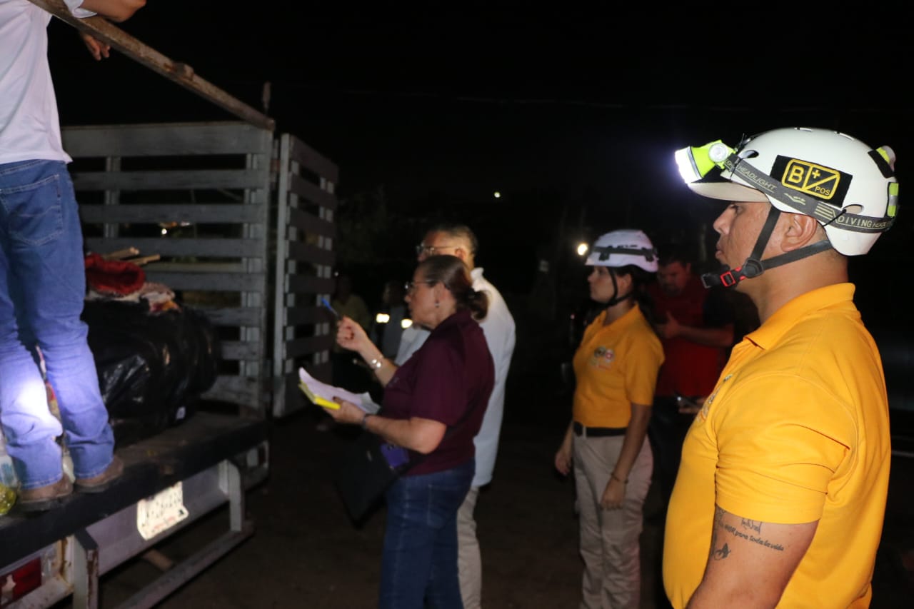 DIF Mazatlán entrega apoyos a familias afectadas por incendio en Acantos