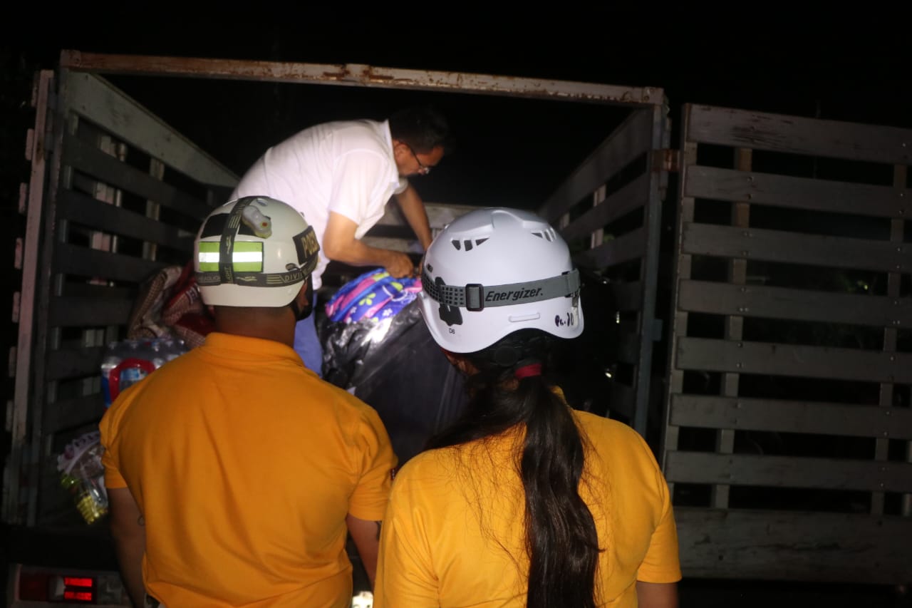 DIF Mazatlán entrega apoyos a familias afectadas por incendio en Acantos