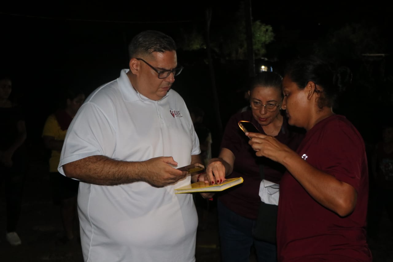 DIF Mazatlán entrega apoyos a familias afectadas por incendio en Acantos