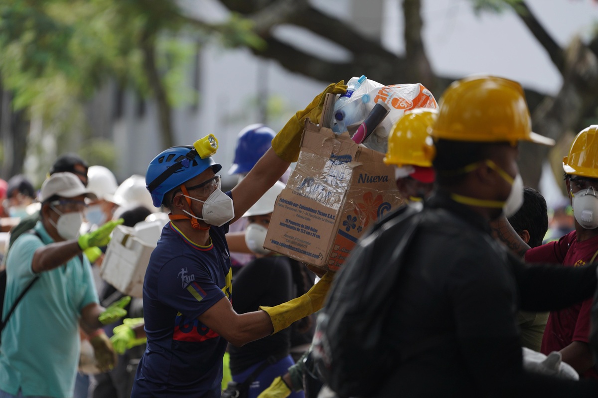 Distribución de ayuda en Colombia, tras sismo
