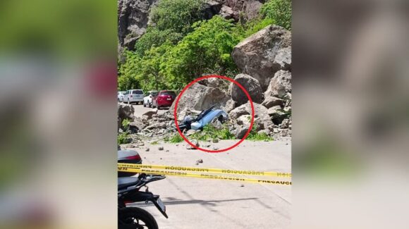 ¡Se desgaja el Cerro del Crestón! Rocas caen sobre cinco vehículos y aplastan uno junto al Faro de Mazatlán, Sinaloa