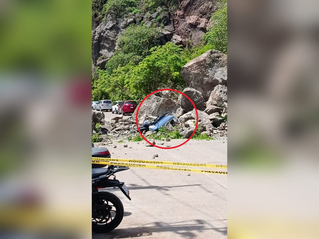 Se desgaja el cerro El Crestón en Mazatlán