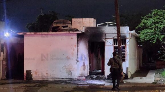 Incendian casa donde fue baleada Selene Guadalupe, en el sector Barrancos de Culiacán, Sinaloa