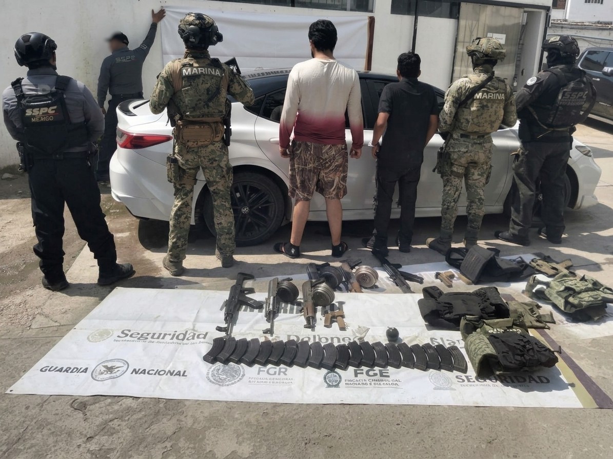 Detienen a dos y aseguran armas en Mazatlán