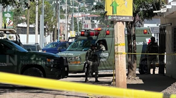Ejecutan a balazos a un hombre en un vehículo en la colonia Las Cucas de Culiacán, Sinaloa