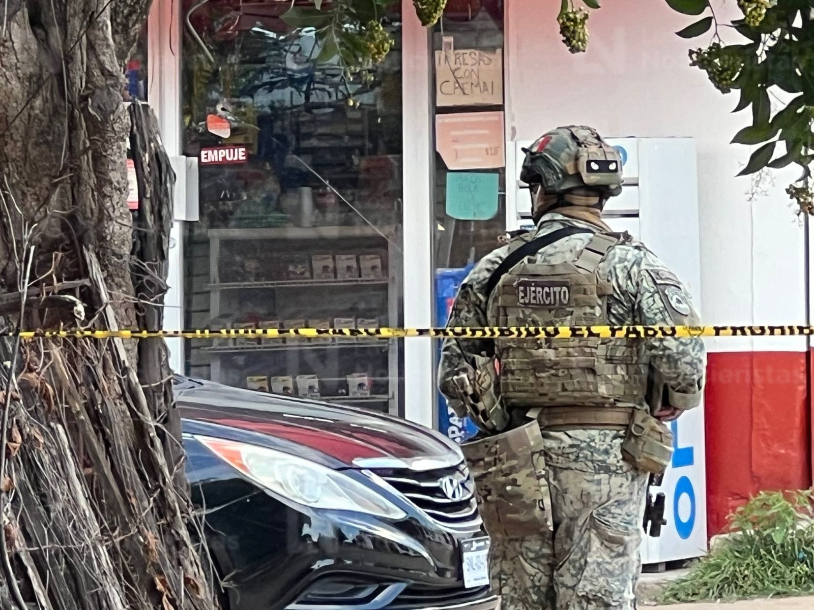 Ejecutan a balazos a un hombre en un abarrote de la colonia Lázaro Cárdenas de Culiacán